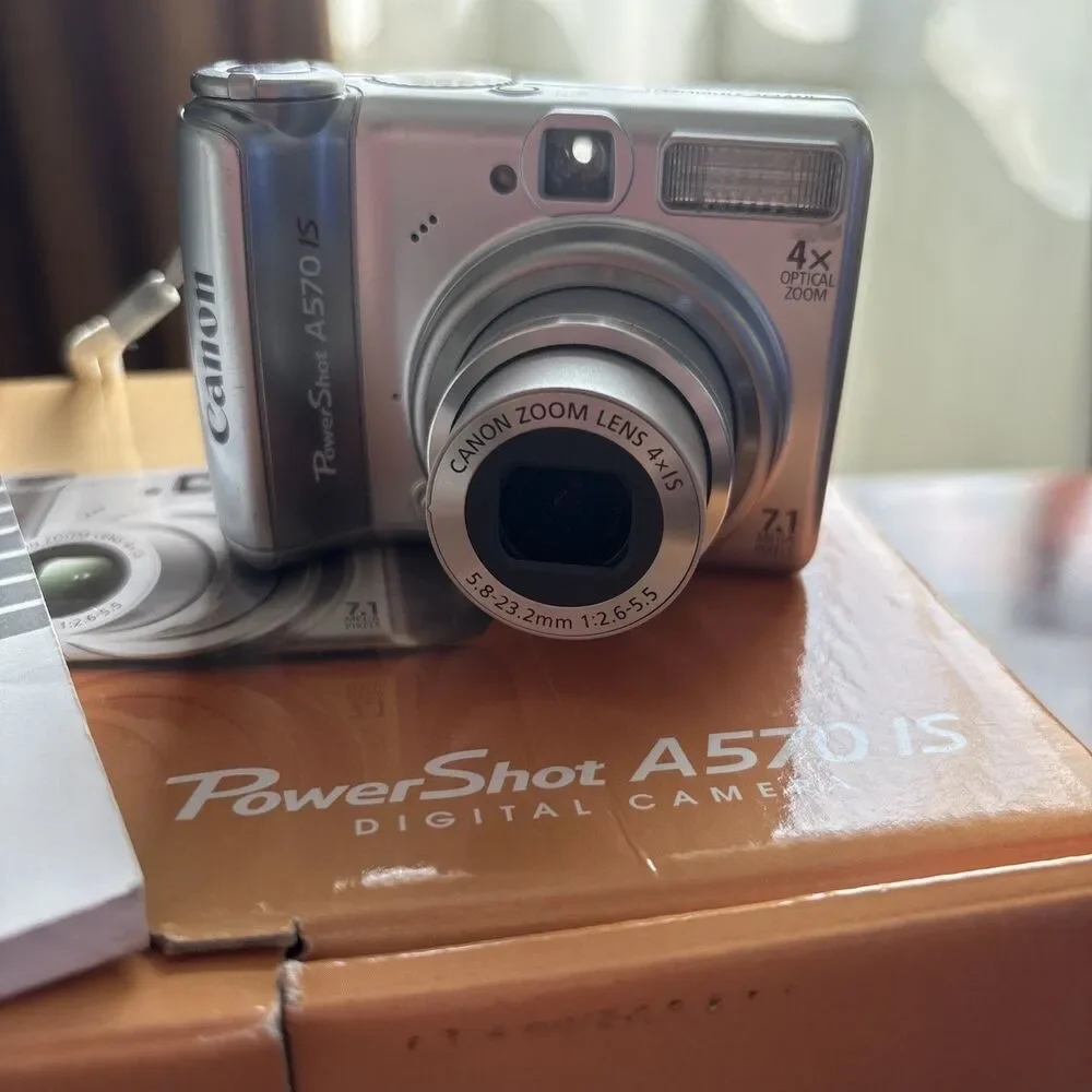 Canon PowerShot A570 IS Digital Camera Silver Zoom Lens 4 X IS - 7.1 MP - WORKS
